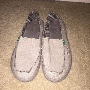 SANUK BRAND NEW SHOES
